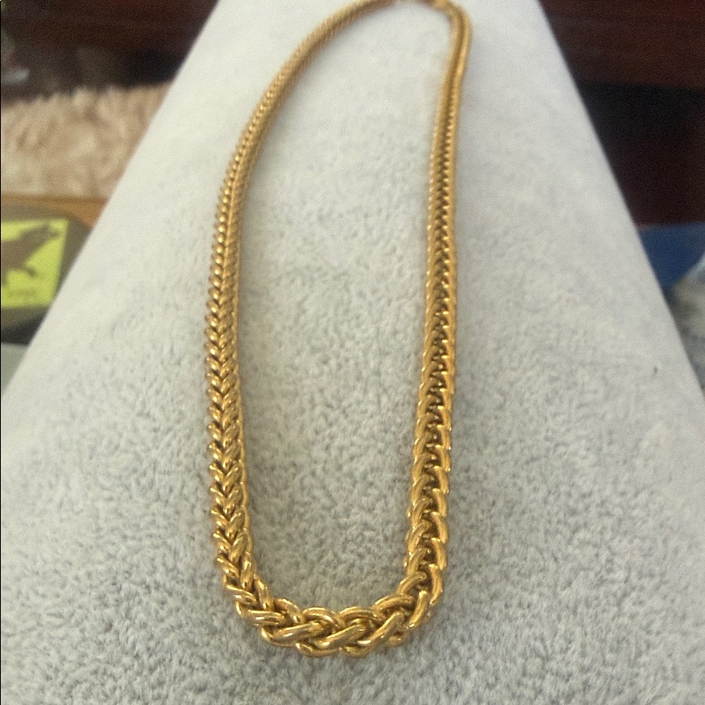 Elegant Gold Chain Necklace